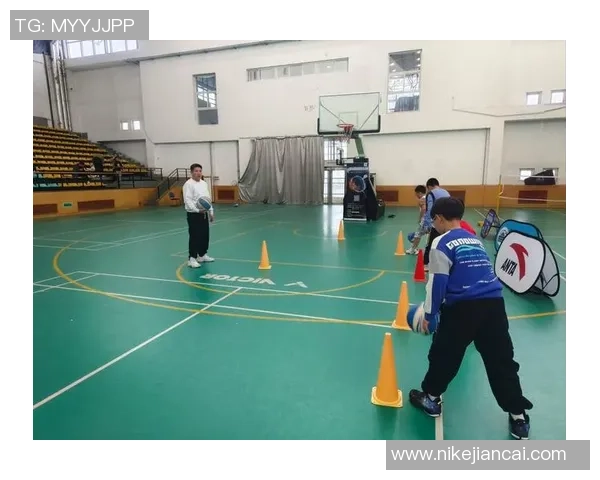 深圳羽毛球队的蜕变与成长之路探索杯赛背后的奋斗与坚持